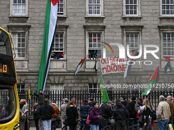 DUBLIN, IRELAND - MAY 4:
Trinity College Dublin windows occupied by students in Keffiyeh and face masks, waving Palestinian flags, on May 4,...