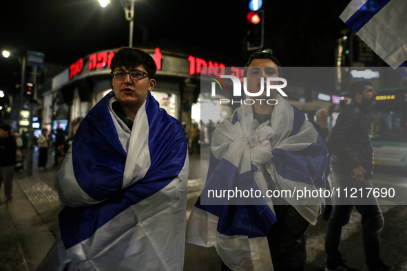 Israeli forces are intervening in a group consisting of the relatives of the captives and their supporters who are staging a demonstration d...