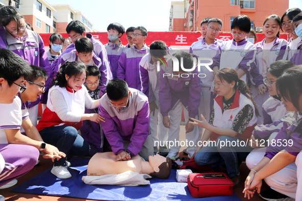 Volunteers from the Red Cross are explaining first aid at Xiyuan Middle School in Lianyungang, Jiangsu Province, East China, on May 8, 2024....