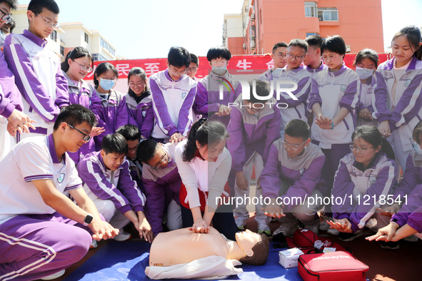 Volunteers from the Red Cross are explaining first aid at Xiyuan Middle School in Lianyungang, Jiangsu Province, East China, on May 8, 2024....