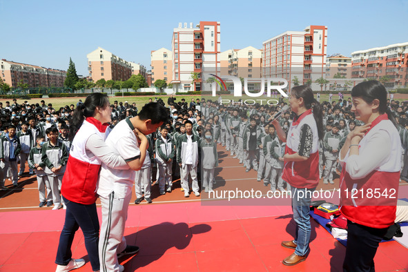 Volunteers from the Red Cross are explaining first aid at Xiyuan Middle School in Lianyungang, Jiangsu Province, East China, on May 8, 2024....