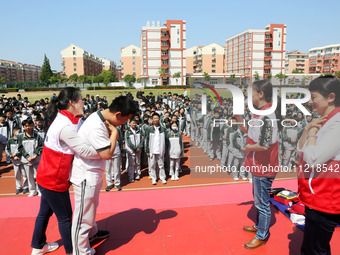 Volunteers from the Red Cross are explaining first aid at Xiyuan Middle School in Lianyungang, Jiangsu Province, East China, on May 8, 2024....