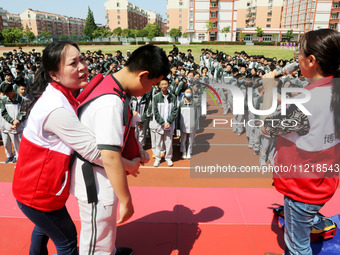 Volunteers from the Red Cross are explaining first aid at Xiyuan Middle School in Lianyungang, Jiangsu Province, East China, on May 8, 2024....