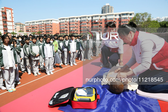 Volunteers from the Red Cross are explaining first aid at Xiyuan Middle School in Lianyungang, Jiangsu Province, East China, on May 8, 2024....