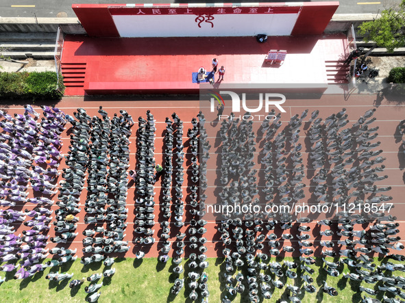 Volunteers from the Red Cross are explaining first aid at Xiyuan Middle School in Lianyungang, Jiangsu Province, East China, on May 8, 2024....