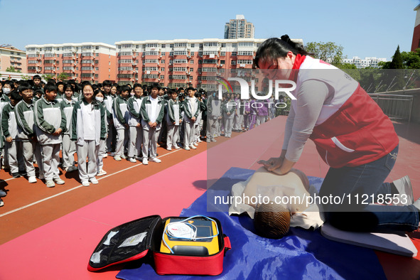 Volunteers from the Red Cross are explaining first aid at Xiyuan Middle School in Lianyungang, Jiangsu Province, East China, on May 8, 2024....