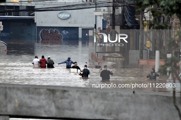 Volunteers, public security bodies, and the Armed Forces are currently working intensively to assist the population of Rio Grande do Sul, wh...