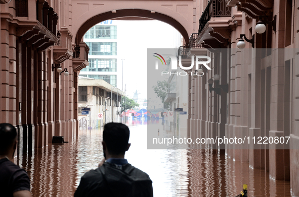 Volunteers, public security bodies, and the Armed Forces are currently working intensively to assist the population of Rio Grande do Sul, wh...