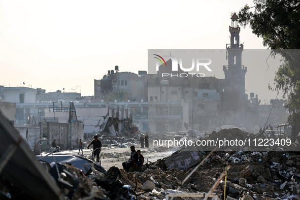 Displaced Palestinians are returning to Khan Yunis in the southern Gaza Strip to set up shelter amid the ongoing conflict between Israel and...