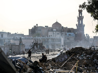 Displaced Palestinians are returning to Khan Yunis in the southern Gaza Strip to set up shelter amid the ongoing conflict between Israel and...