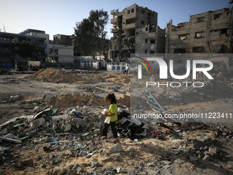 Displaced Palestinians are returning to Khan Yunis in the southern Gaza Strip to set up shelter amid the ongoing conflict between Israel and...