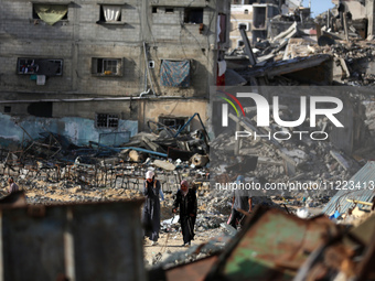 Displaced Palestinians are returning to Khan Yunis in the southern Gaza Strip to set up shelter amid the ongoing conflict between Israel and...