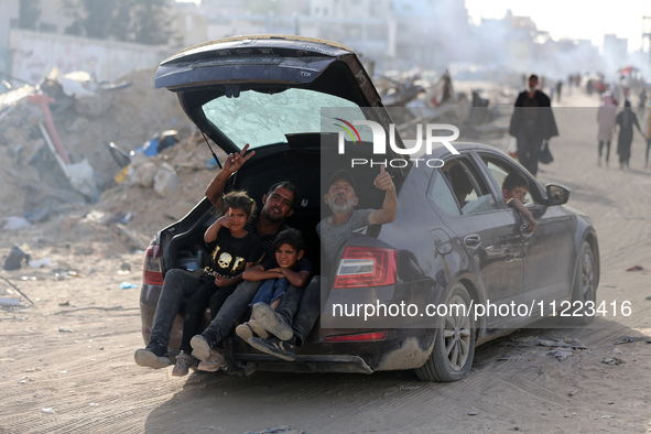 Displaced Palestinians are returning to Khan Yunis in the southern Gaza Strip to set up shelter amid the ongoing conflict between Israel and...