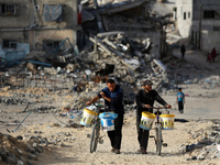 Displaced Palestinians are returning to Khan Yunis in the southern Gaza Strip to set up shelter amid the ongoing conflict between Israel and...