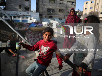 Displaced Palestinians are returning to Khan Yunis in the southern Gaza Strip to set up shelter amid the ongoing conflict between Israel and...