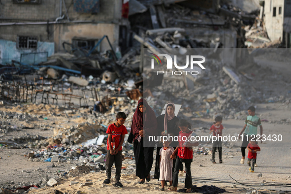 Displaced Palestinians are returning to Khan Yunis in the southern Gaza Strip to set up shelter amid the ongoing conflict between Israel and...