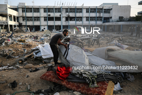 Displaced Palestinians are returning to Khan Yunis in the southern Gaza Strip to set up shelter amid the ongoing conflict between Israel and...