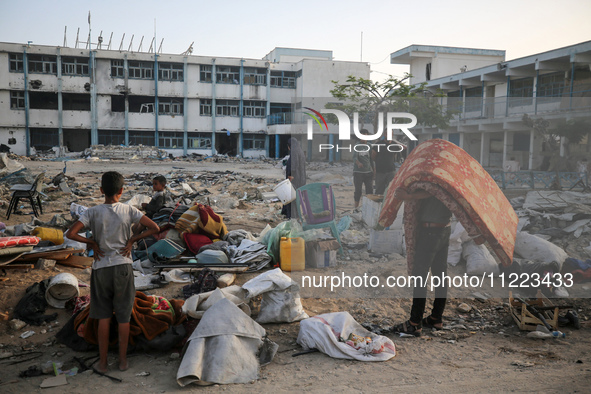 Displaced Palestinians are returning to Khan Yunis in the southern Gaza Strip to set up shelter amid the ongoing conflict between Israel and...