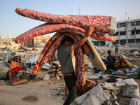 Displaced Palestinians are returning to Khan Yunis in the southern Gaza Strip to set up shelter amid the ongoing conflict between Israel and...