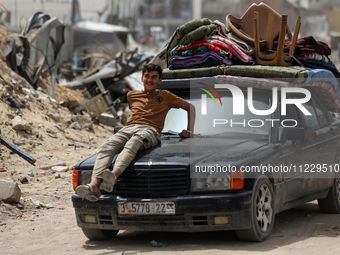 Displaced Palestinians are setting up shelter after returning to Khan Yunis in the southern Gaza Strip, amid the ongoing conflict between Is...