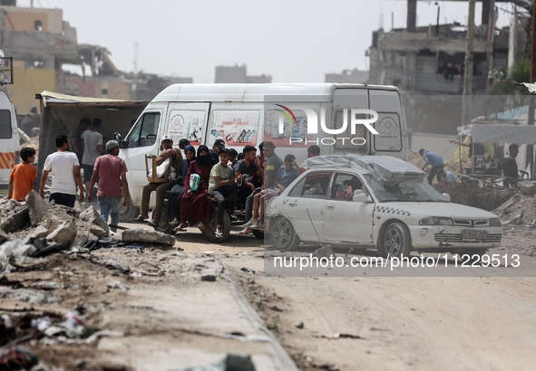 Displaced Palestinians are setting up shelter after returning to Khan Yunis in the southern Gaza Strip, amid the ongoing conflict between Is...