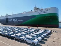 SAIC Anji ETERNITY, a clean energy ro-ro ship built by China's domestic automakers, is arriving from the shipyard to load cars for export at...