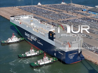 SAIC Anji ETERNITY, a clean energy ro-ro ship built by China's domestic automakers, is arriving from the shipyard to load cars for export at...