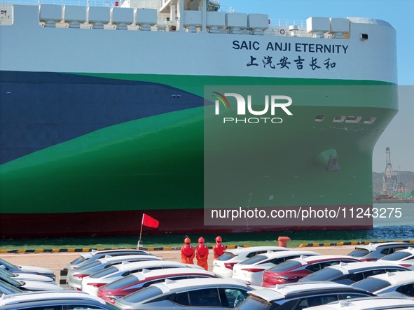 SAIC Anji ETERNITY, a clean energy ro-ro ship built by China's domestic automakers, is arriving from the shipyard to load cars for export at...