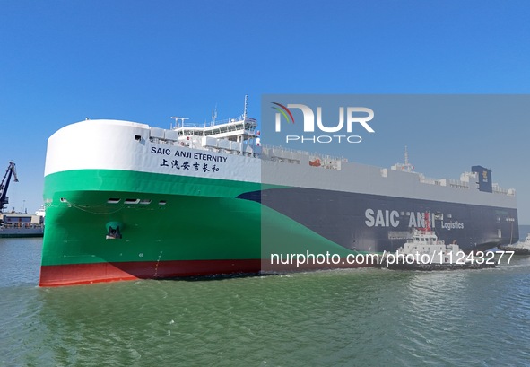 SAIC Anji ETERNITY, a clean energy ro-ro ship built by China's domestic automakers, is arriving from the shipyard to load cars for export at...