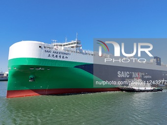 SAIC Anji ETERNITY, a clean energy ro-ro ship built by China's domestic automakers, is arriving from the shipyard to load cars for export at...