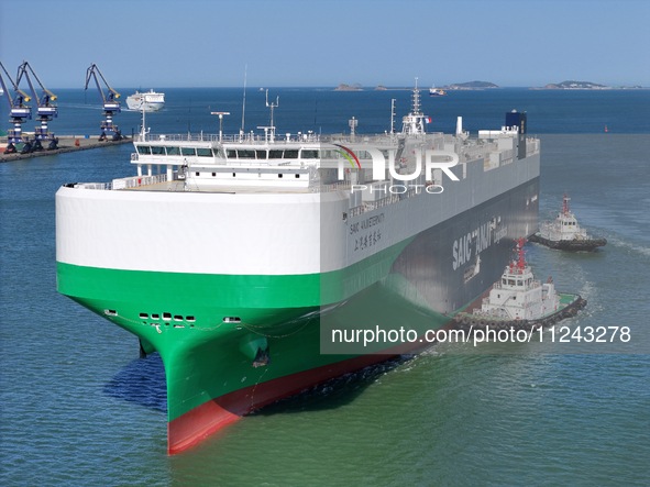 SAIC Anji ETERNITY, a clean energy ro-ro ship built by China's domestic automakers, is arriving from the shipyard to load cars for export at...