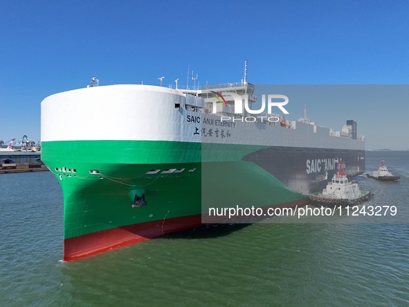 SAIC Anji ETERNITY, a clean energy ro-ro ship built by China's domestic automakers, is arriving from the shipyard to load cars for export at...