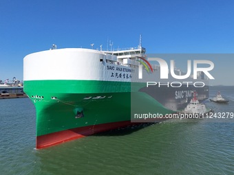 SAIC Anji ETERNITY, a clean energy ro-ro ship built by China's domestic automakers, is arriving from the shipyard to load cars for export at...