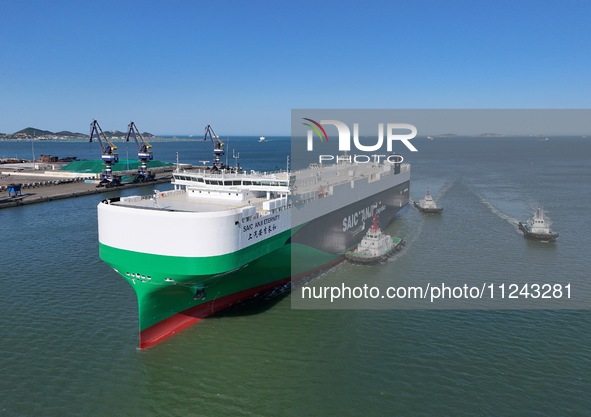 SAIC Anji ETERNITY, a clean energy ro-ro ship built by China's domestic automakers, is arriving from the shipyard to load cars for export at...