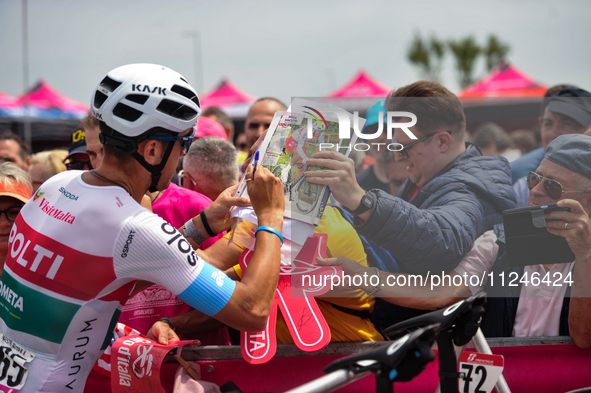 Mirco Maestri of Italy and Team Polti Kometa signing autographs to fans prior to the 107th Giro d'Italia 2024, Stage 12, a 193km stage from...