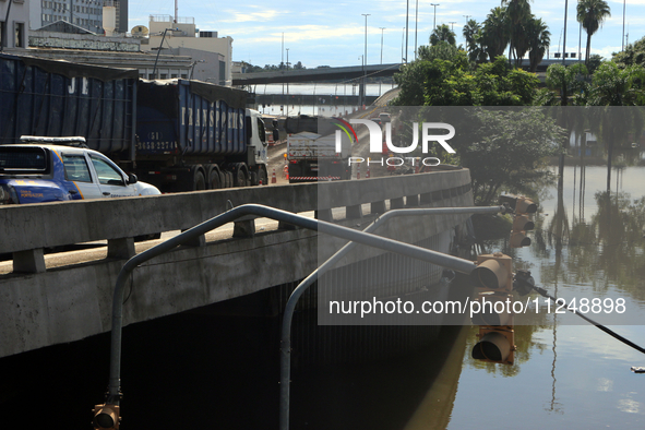 Porto Alegre, Brazil, on May 17, 2024 - The Mayor of Porto Alegre, Sebastiao Melo, is expanding the humanitarian corridor for the passage of...