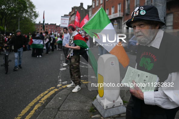 DUBLIN, IRELAND - MAY 18:
Pro-Palestinian activists from the Ireland Palestine Solidarity Campaign, supported by members of left-wing partie...