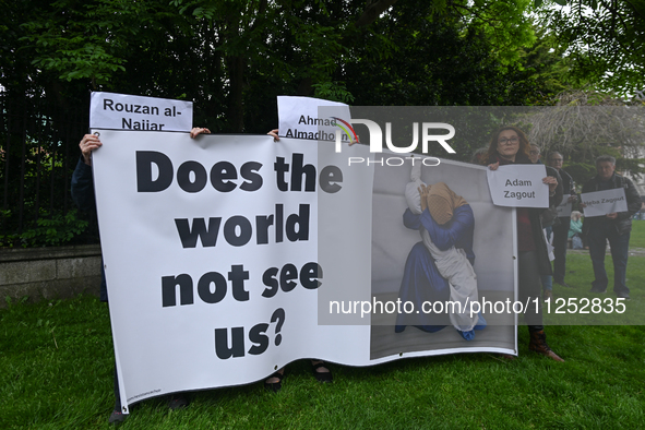 DUBLIN, IRELAND - MAY 18:
Pro-Palestinian activists from the Ireland Palestine Solidarity Campaign, supported by members of left-wing partie...