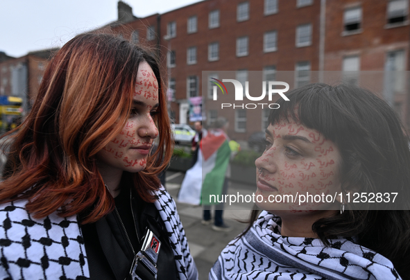 DUBLIN, IRELAND - MAY 18:
Pro-Palestinian activists from the Ireland Palestine Solidarity Campaign, supported by members of left-wing partie...