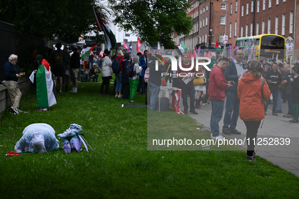 DUBLIN, IRELAND - MAY 18:
Pro-Palestinian activists from the Ireland Palestine Solidarity Campaign, supported by members of left-wing partie...