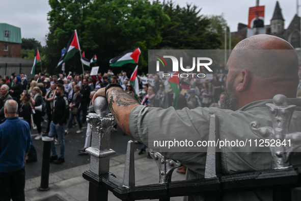 DUBLIN, IRELAND - MAY 18:
Pro-Palestinian activists from the Ireland Palestine Solidarity Campaign, supported by members of left-wing partie...