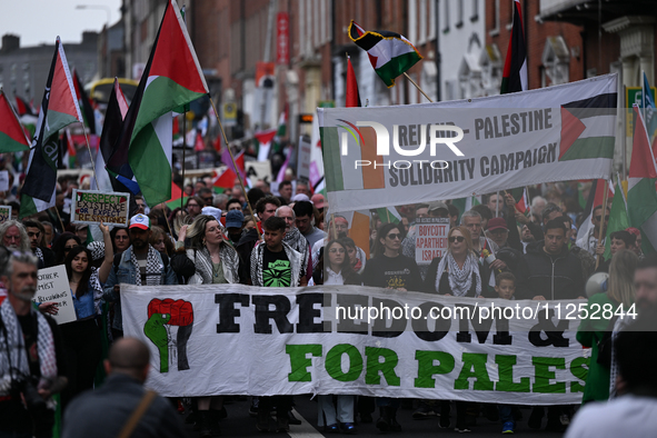 DUBLIN, IRELAND - MAY 18:
Pro-Palestinian activists from the Ireland Palestine Solidarity Campaign, supported by members of left-wing partie...