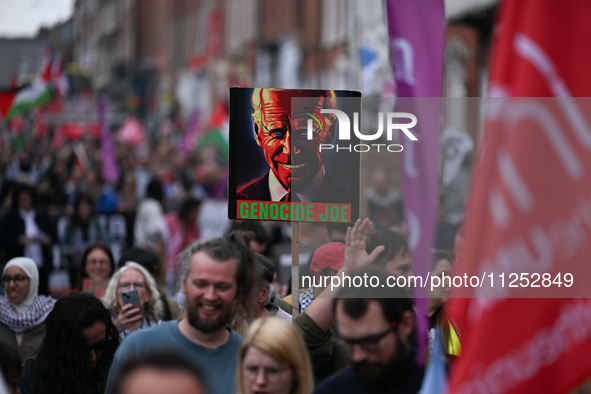 DUBLIN, IRELAND - MAY 18:
Pro-Palestinian activists from the Ireland Palestine Solidarity Campaign, supported by members of left-wing partie...