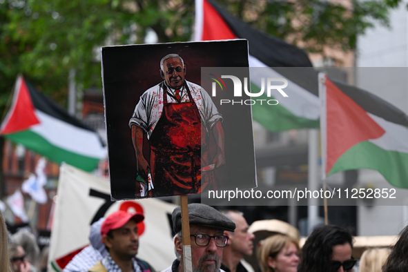 DUBLIN, IRELAND - MAY 18:
Pro-Palestinian activists from the Ireland Palestine Solidarity Campaign, supported by members of left-wing partie...