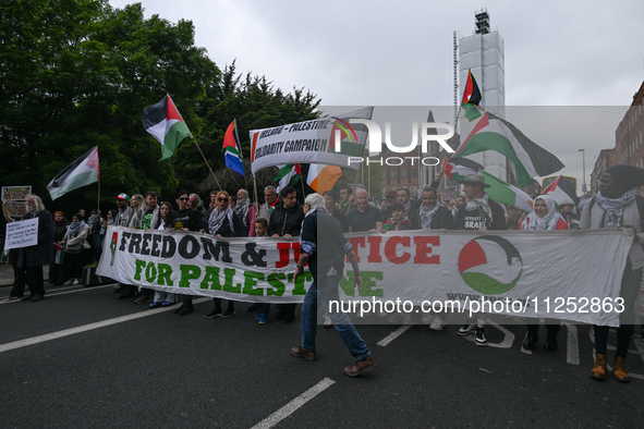 DUBLIN, IRELAND - MAY 18:
Pro-Palestinian activists from the Ireland Palestine Solidarity Campaign, supported by members of left-wing partie...