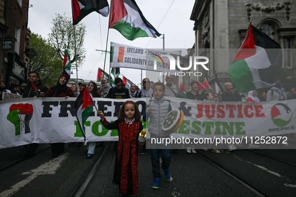 DUBLIN, IRELAND - MAY 18:
Pro-Palestinian activists from the Ireland Palestine Solidarity Campaign, supported by members of left-wing partie...