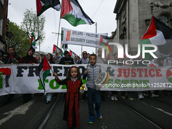 DUBLIN, IRELAND - MAY 18:
Pro-Palestinian activists from the Ireland Palestine Solidarity Campaign, supported by members of left-wing partie...