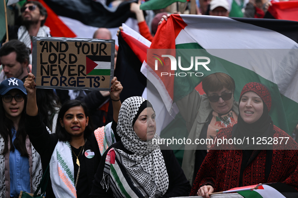 DUBLIN, IRELAND - MAY 18:
Pro-Palestinian activists from the Ireland Palestine Solidarity Campaign, supported by members of left-wing partie...