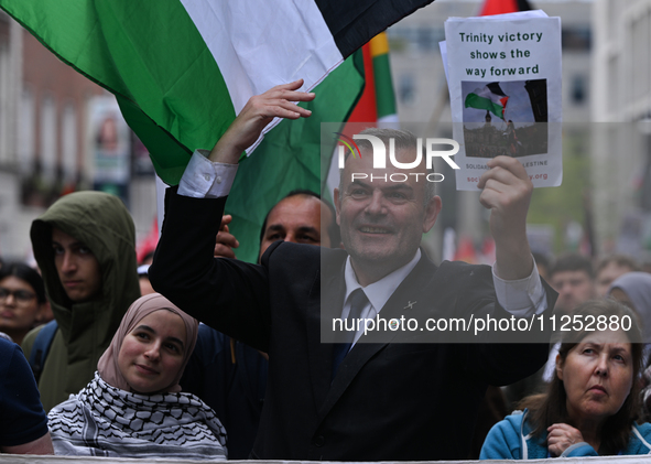 DUBLIN, IRELAND - MAY 18:
Pro-Palestinian activists from the Ireland Palestine Solidarity Campaign, supported by members of left-wing partie...