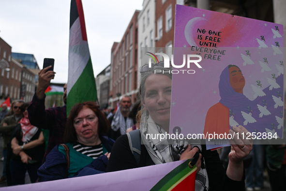 DUBLIN, IRELAND - MAY 18:
Pro-Palestinian activists from the Ireland Palestine Solidarity Campaign, supported by members of left-wing partie...